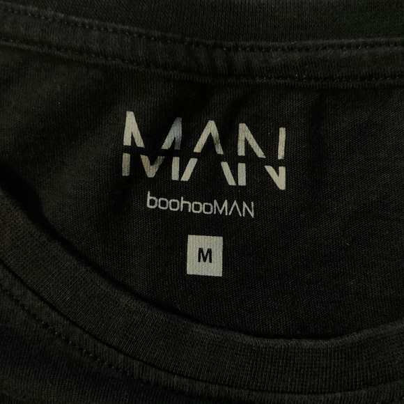 Man Signature Embroidered T-Shirt - Picture 2 of 3